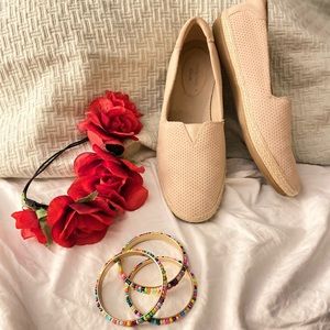 CLARK’S Women’s nude suede flats size 9.5